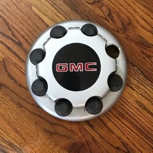 GMC Sierra 3500 Dually Rear Wheel Center Cap Hubcap P/N 15053705 OEM 8 Lug (1 Ca